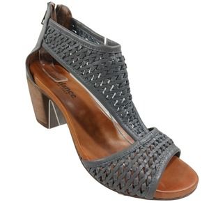 S2401 GUC $148 Sundance Woven Leather Sandals size 37 US 7